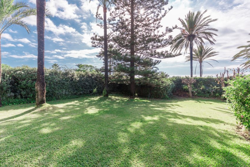 R3855409-Villa-For-Sale-Los-Monteros-Detached-5-Beds-420-Built-4