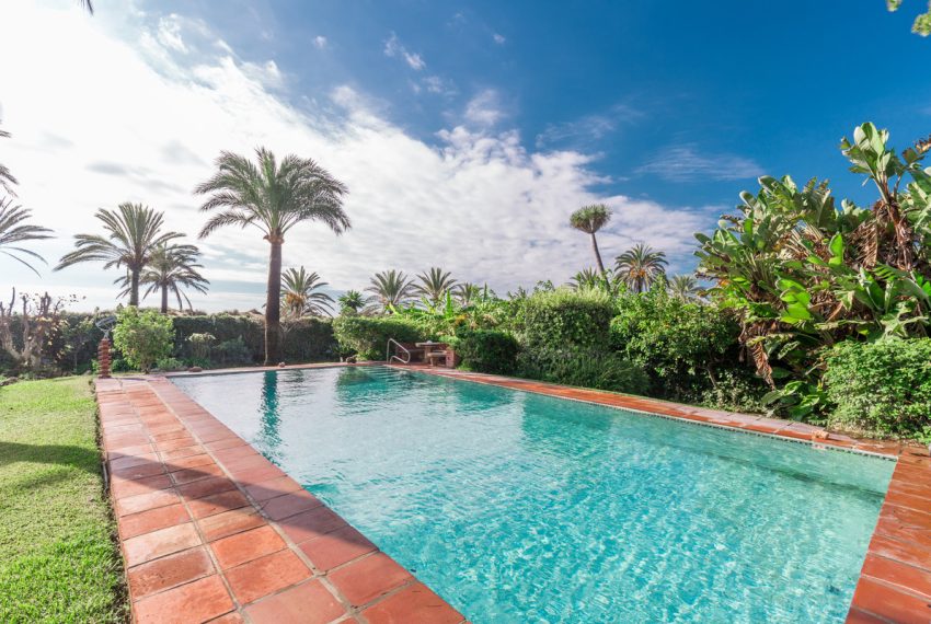 R3855409-Villa-For-Sale-Los-Monteros-Detached-5-Beds-420-Built-5