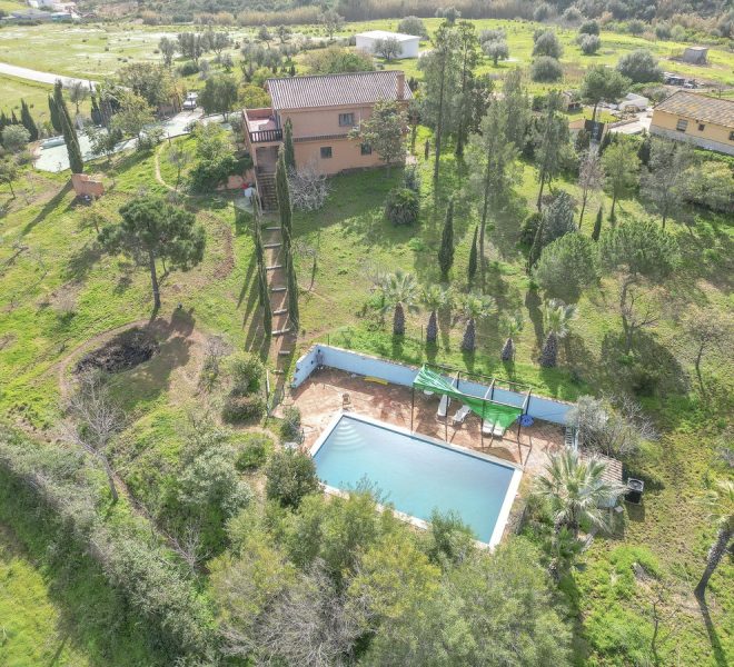 R4042774-Image 1-Finca - 4 Beds - 250 Built
