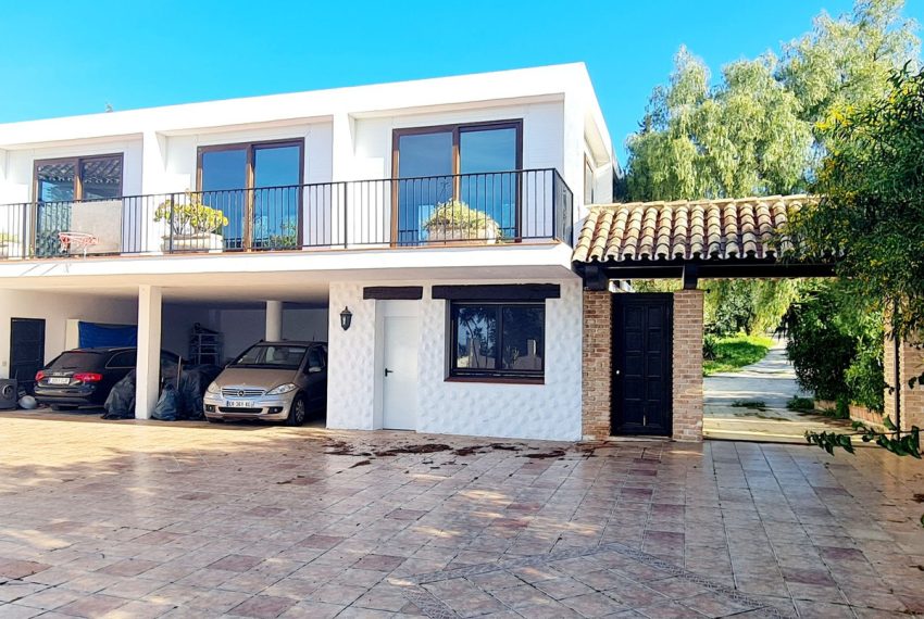 R4102684-Villa-For-Sale-Las-Chapas-Detached-5-Beds-790-Built-1
