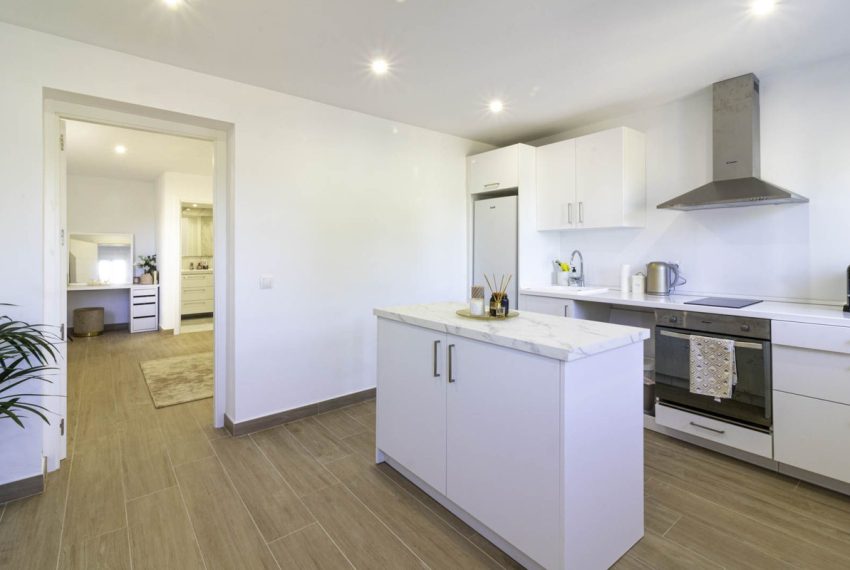 R4115770-Villa-For-Sale-Elviria-Detached-3-Beds-241-Built-12