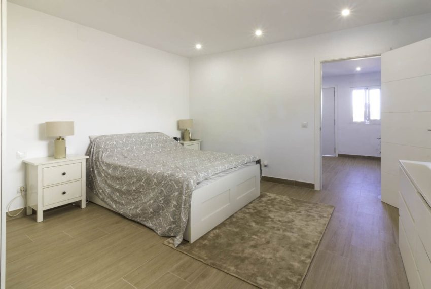 R4115770-Villa-For-Sale-Elviria-Detached-3-Beds-241-Built-15