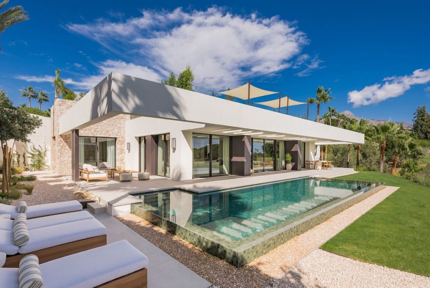 R4186339-Villa-For-Sale-Nueva-Andalucia-Detached-4-Beds-380-Built-1