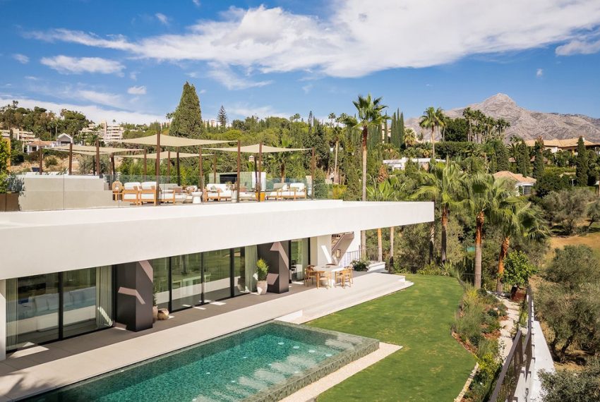 R4186339-Villa-For-Sale-Nueva-Andalucia-Detached-4-Beds-380-Built