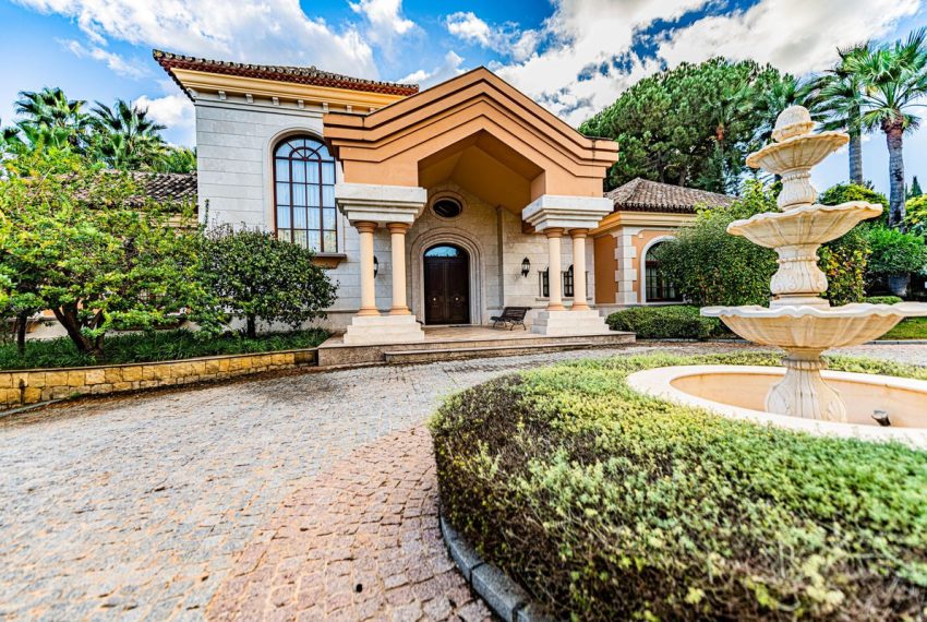 R4189078-Villa-For-Sale-Guadalmina-Baja-Detached-8-Beds-1900-Built-1