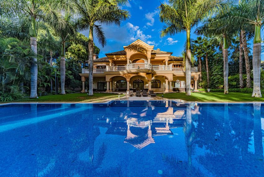R4189078-Villa-For-Sale-Guadalmina-Baja-Detached-8-Beds-1900-Built-2