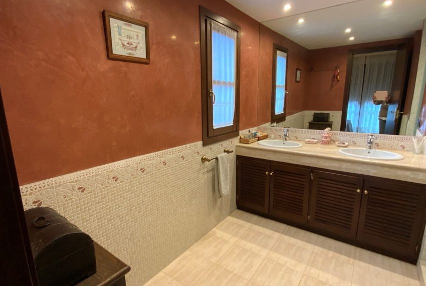 R4191364-Villa-For-Sale-Marbella-Detached-5-Beds-760-Built-13