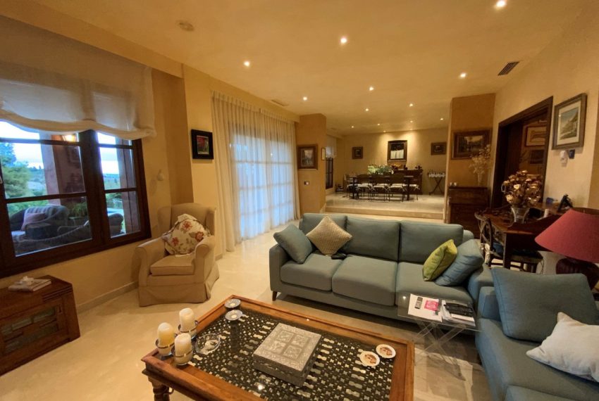 R4191364-Villa-For-Sale-Marbella-Detached-5-Beds-760-Built-2