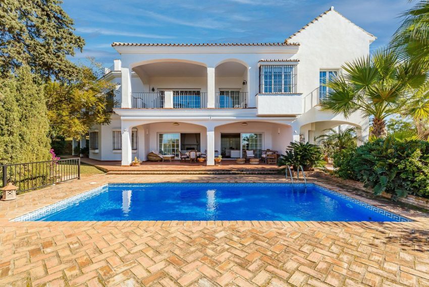 R4230130-Villa-For-Sale-El-Rosario-Detached-5-Beds-944-Built-1