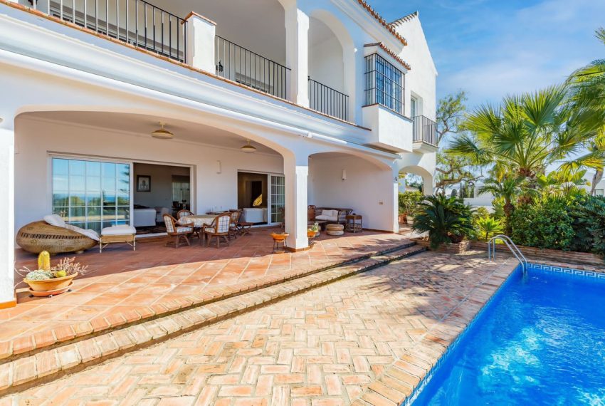R4230130-Villa-For-Sale-El-Rosario-Detached-5-Beds-944-Built-2