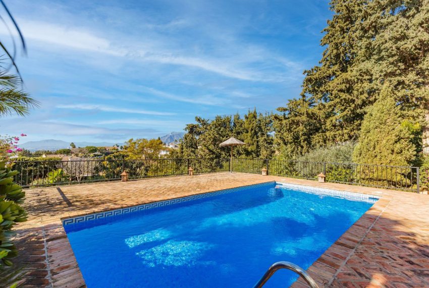 R4230130-Villa-For-Sale-El-Rosario-Detached-5-Beds-944-Built-3