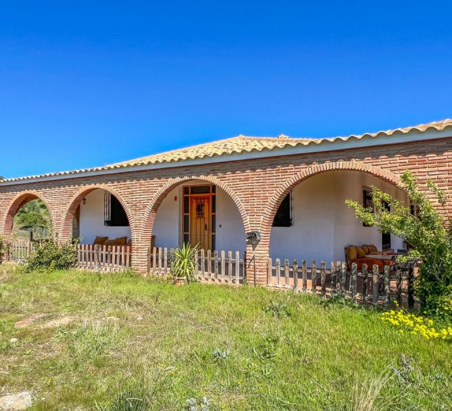 R4257535-Image 1-Finca - 4 Beds - 199 Built