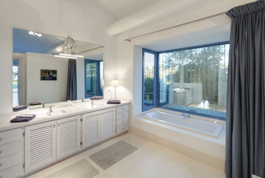R4284544-Villa-For-Sale-Benahavis-Detached-5-Beds-682-Built-10