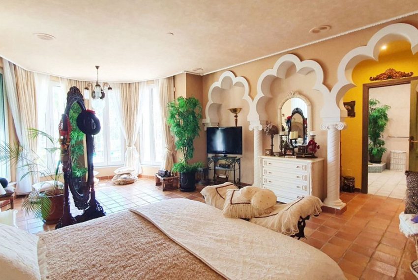 R4399300-Villa-For-Sale-Mijas-Detached-10-Beds-1200-Built-11