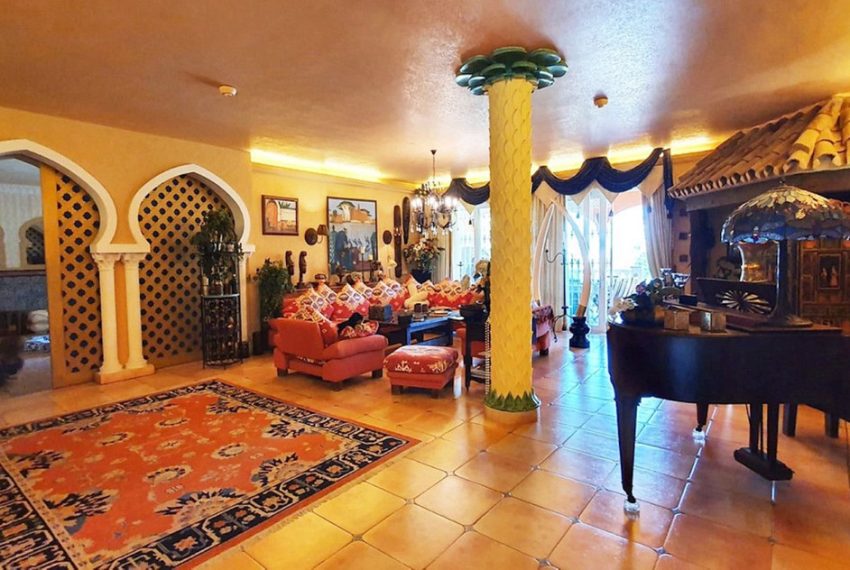R4399300-Villa-For-Sale-Mijas-Detached-10-Beds-1200-Built-4