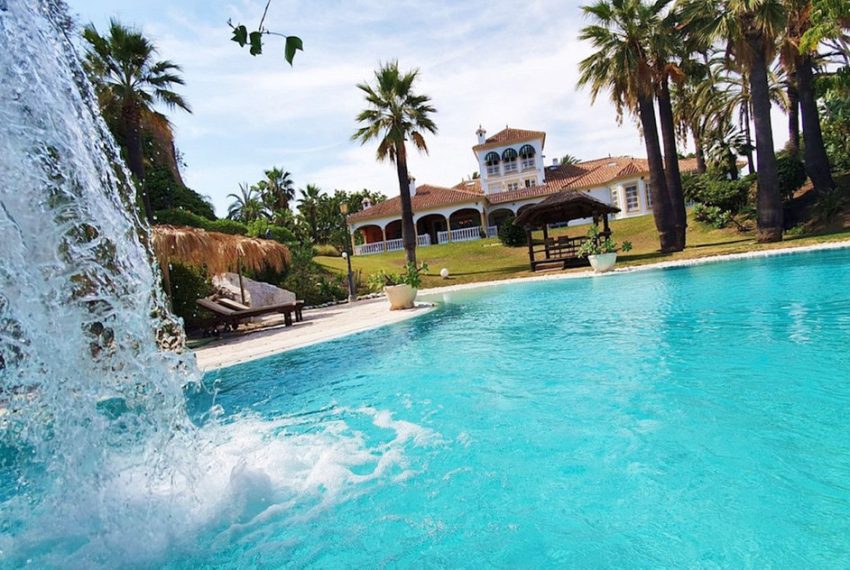 R4399300-Villa-For-Sale-Mijas-Detached-10-Beds-1200-Built