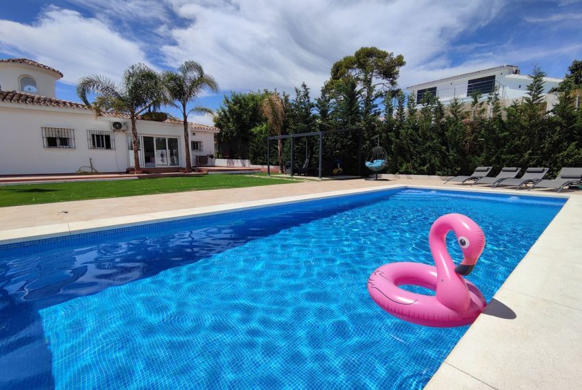 R4402273-Villa-For-Sale-Estepona-Detached-4-Beds-223-Built-2