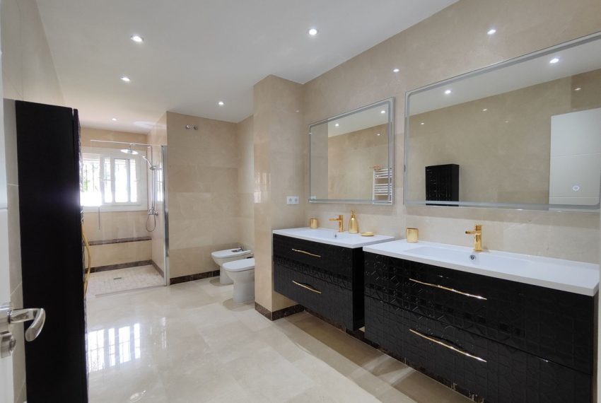 R4402273-Villa-For-Sale-Estepona-Detached-4-Beds-223-Built-6