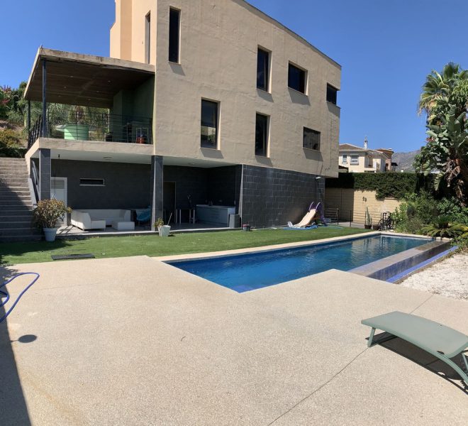 R4418437-Image 1-Detached - 4 Beds - 465 Built