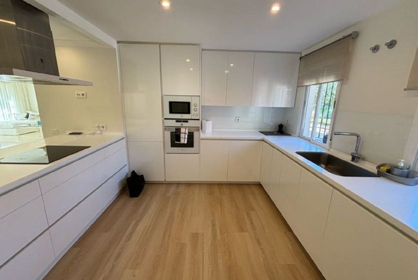 R4423612-Villa-For-Sale-Puerto-Banus-Semi-Detached-5-Beds-230-Built-2