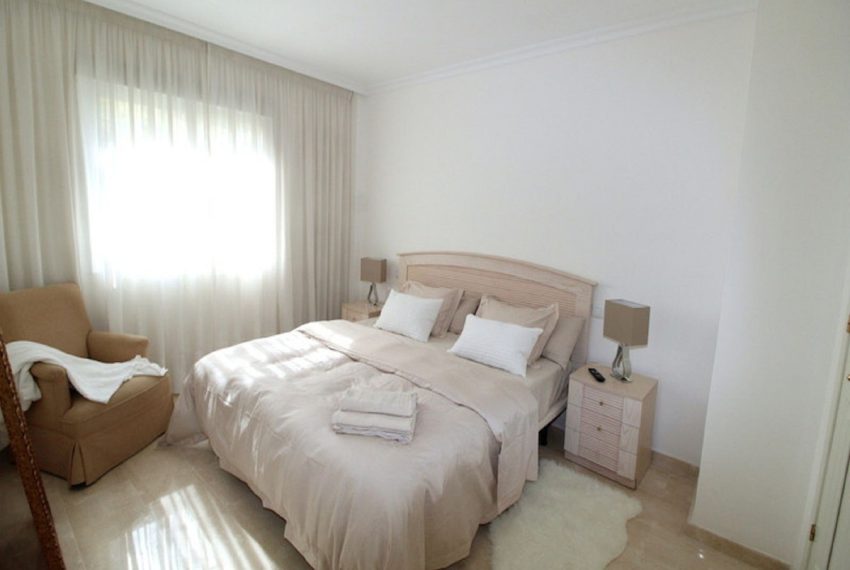 R4423612-Villa-For-Sale-Puerto-Banus-Semi-Detached-5-Beds-230-Built-3