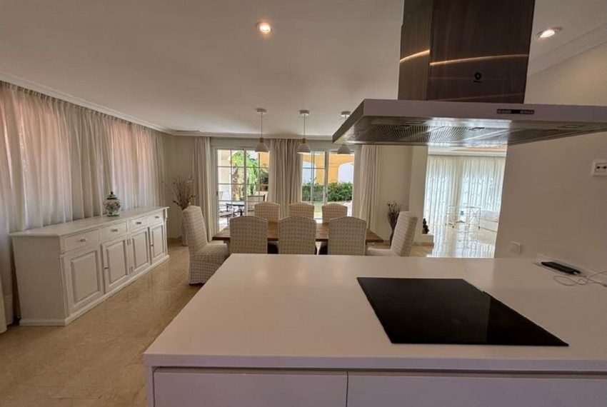R4423612-Villa-For-Sale-Puerto-Banus-Semi-Detached-5-Beds-230-Built-7