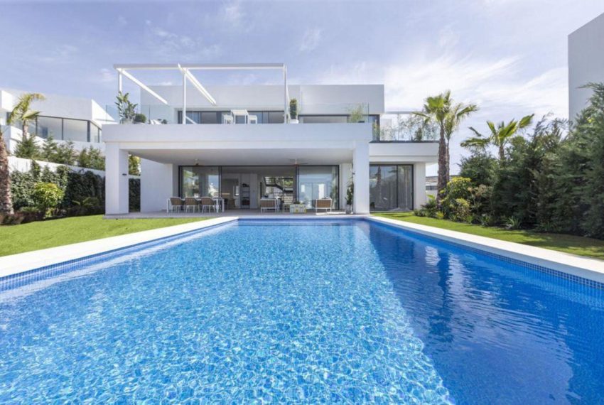 R4429267-Villa-For-Sale-Marbella-Detached-5-Beds-541-Built-1
