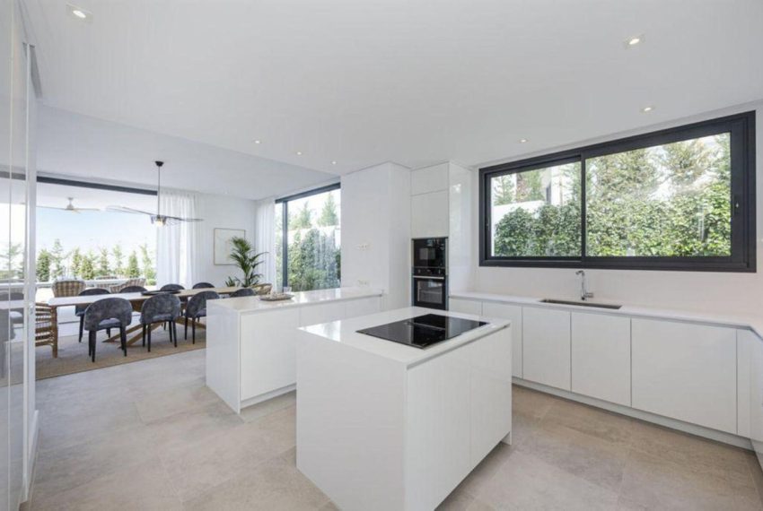 R4429267-Villa-For-Sale-Marbella-Detached-5-Beds-541-Built-4