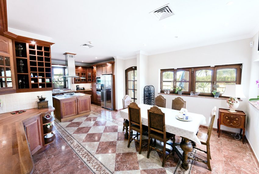 R4443529-Villa-For-Sale-Nueva-Andalucia-Detached-6-Beds-1727-Built-10