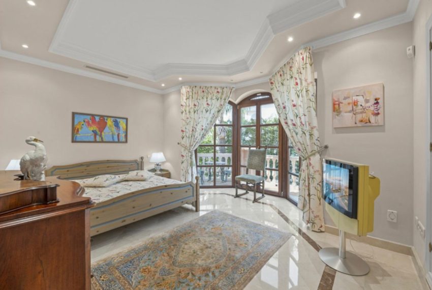 R4443529-Villa-For-Sale-Nueva-Andalucia-Detached-6-Beds-1727-Built-12