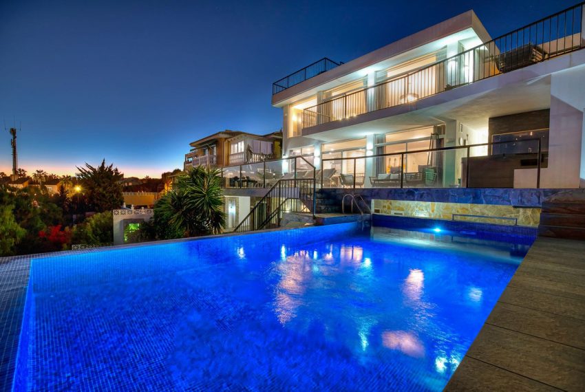 R4458511-Villa-For-Sale-Mijas-Costa-Detached-6-Beds-355-Built-1