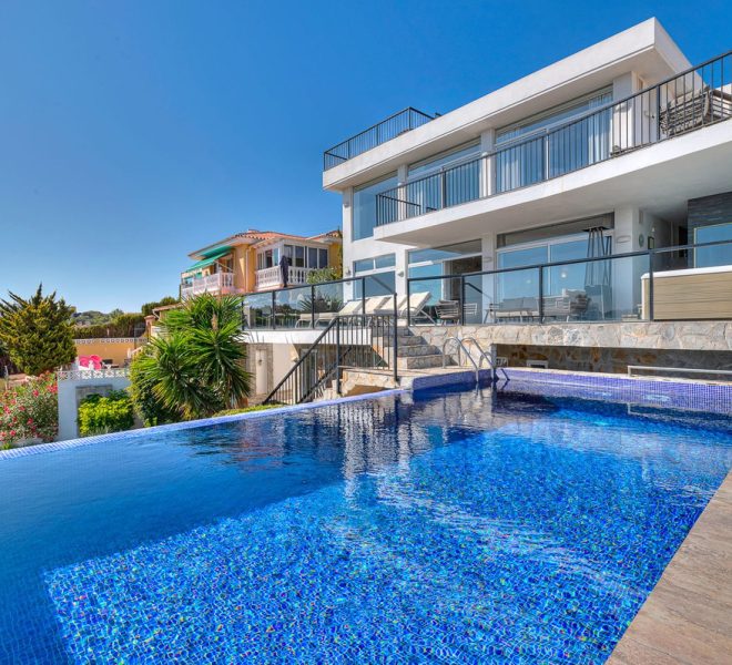 R4458511-Image 1-Detached - 6 Beds - 355 Built