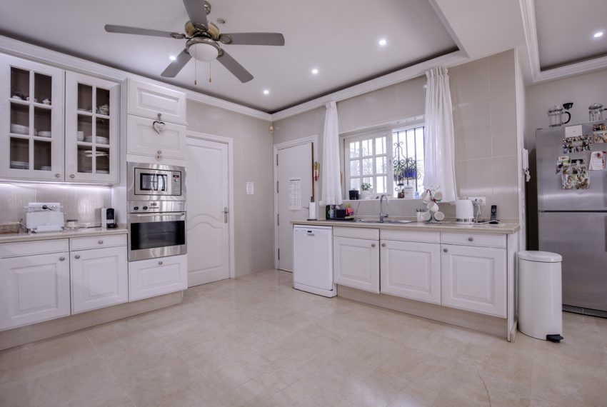 R4559095-Villa-For-Sale-Guadalmina-Alta-Detached-4-Beds-394-Built-16