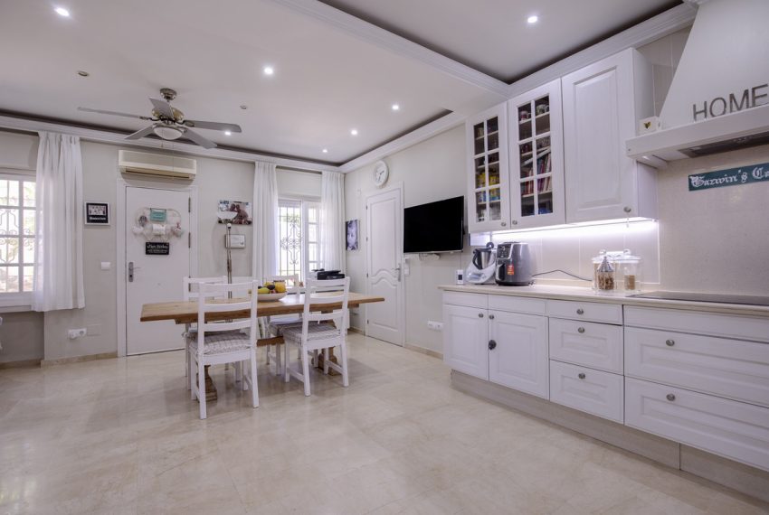 R4559095-Villa-For-Sale-Guadalmina-Alta-Detached-4-Beds-394-Built-17