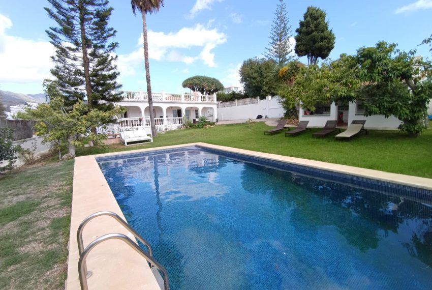 R4562911-Villa-For-Sale-Marbella-Detached-3-Beds-256-Built-1