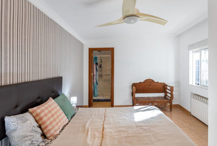 R4562911-Villa-For-Sale-Marbella-Detached-3-Beds-256-Built-2