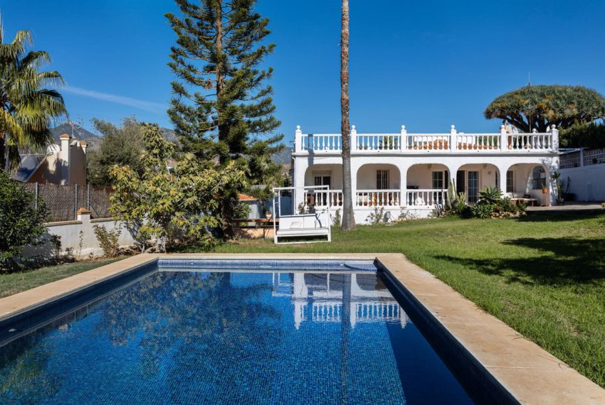 R4562911-Villa-For-Sale-Marbella-Detached-3-Beds-256-Built