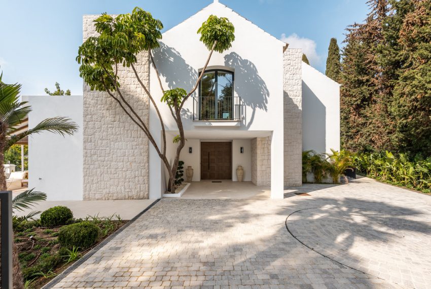 R4564345-Villa-For-Sale-Nueva-Andalucia-Detached-5-Beds-1257-Built-1