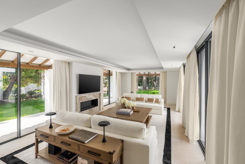 R4564345-Villa-For-Sale-Nueva-Andalucia-Detached-5-Beds-1257-Built-11