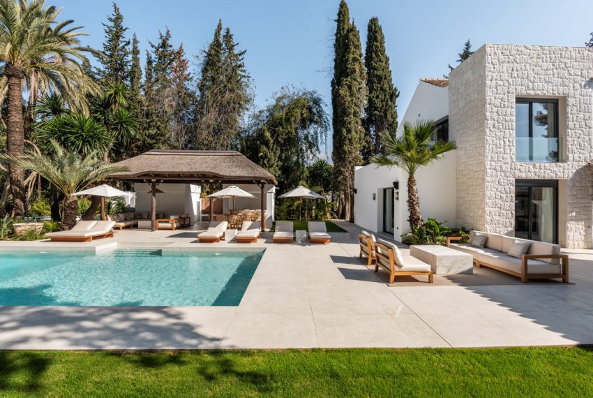 R4564345-Villa-For-Sale-Nueva-Andalucia-Detached-5-Beds-1257-Built-2