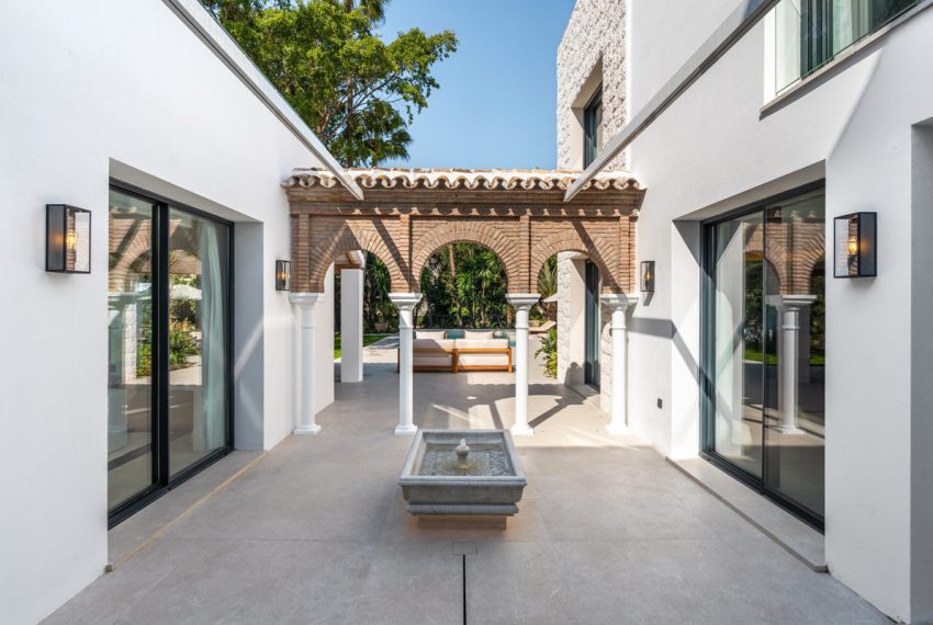R4564345-Villa-For-Sale-Nueva-Andalucia-Detached-5-Beds-1257-Built-5