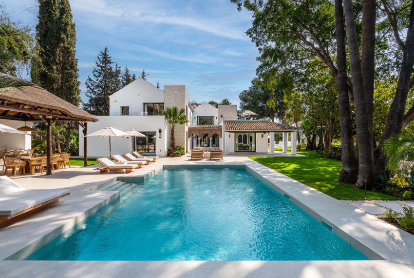 R4564345-Villa-For-Sale-Nueva-Andalucia-Detached-5-Beds-1257-Built