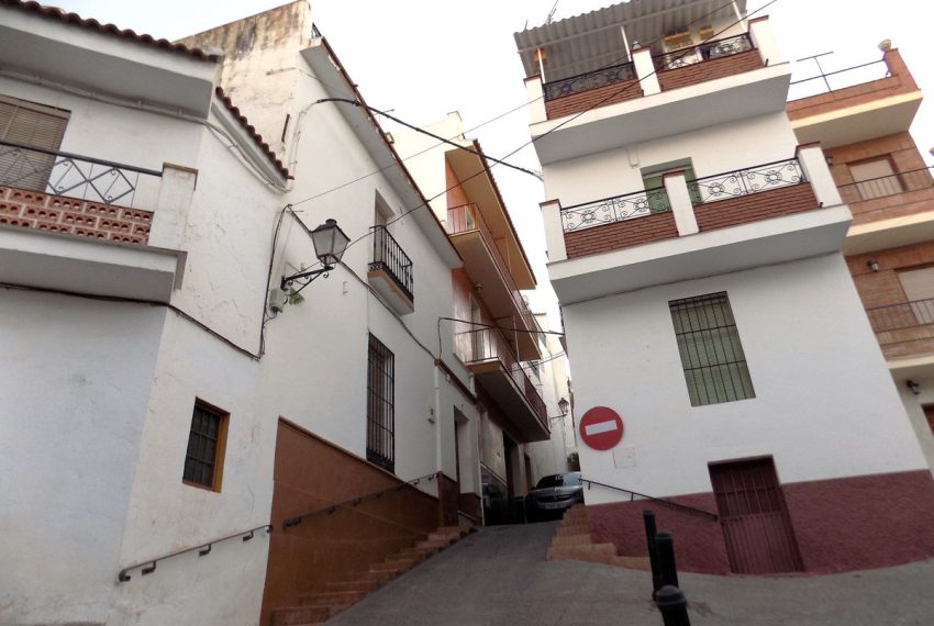 R4570456-Townhouse-For-Sale-Guaro-Terraced-5-Beds-191-Built-1
