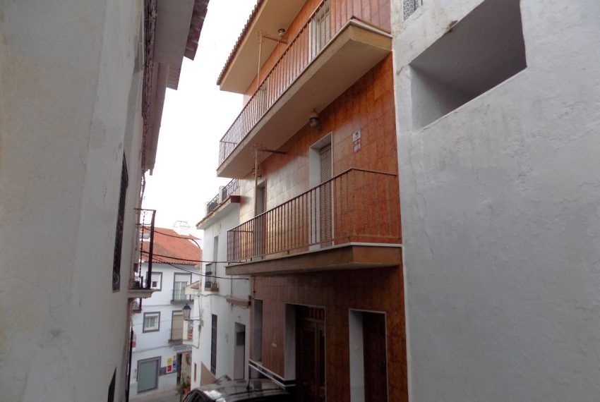 R4570456-Townhouse-For-Sale-Guaro-Terraced-5-Beds-191-Built