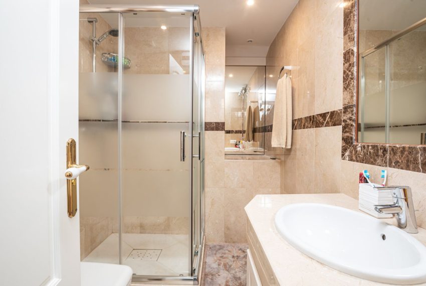 R4586530-Apartment-For-Sale-Elviria-Penthouse-Duplex-3-Beds-157-Built-11