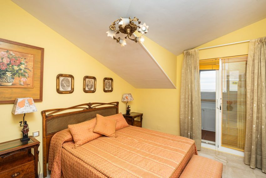 R4586530-Apartment-For-Sale-Elviria-Penthouse-Duplex-3-Beds-157-Built-19