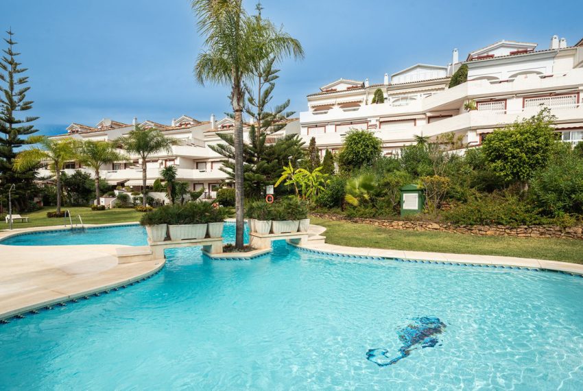 R4586530-Apartment-For-Sale-Elviria-Penthouse-Duplex-3-Beds-157-Built-2