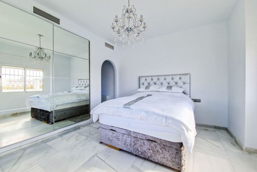 R4623697-Villa-For-Sale-El-Paraiso-Detached-6-Beds-390-Built-15