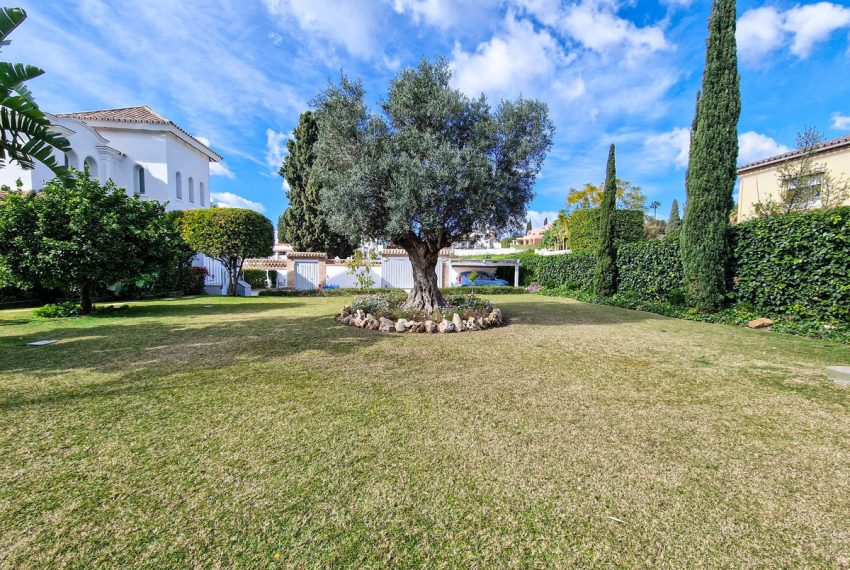 R4623697-Villa-For-Sale-El-Paraiso-Detached-6-Beds-390-Built-16