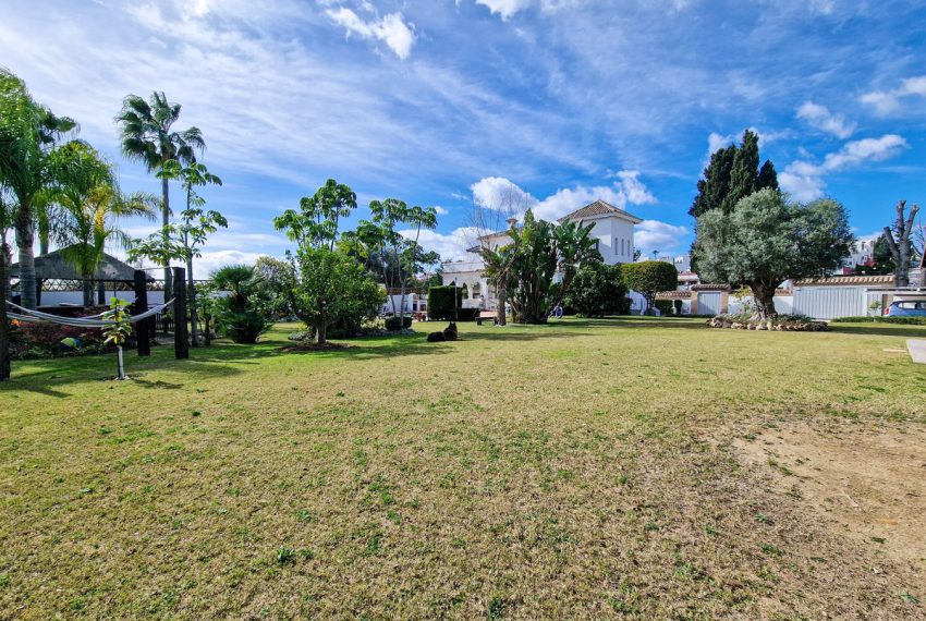 R4623697-Villa-For-Sale-El-Paraiso-Detached-6-Beds-390-Built-2